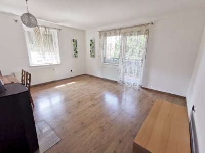 Helle 3-Zimmer-Erdgeschoßwohnung mit Loggia und Garage | PROVISIONSFREI