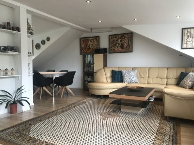 Stilvolle 3,5-Zi.-Dachgeschosswohnung mit gehobener Innenausstattung und Einbauküche in Stuttgart