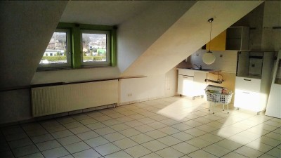 Modernisierte 5-Raum-Dachgeschosswohnung mit Balkon in Baunatal