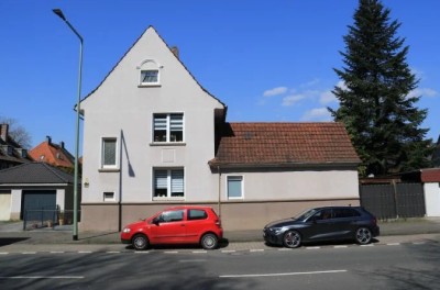 Sehr schönes 2-Familien-Haus mit Garage, Terrasse, Garten, Dachterrasse