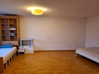 Sehr großes Zimmer mit Wintergarten, 33 m2 von insgesamt über 90 m2