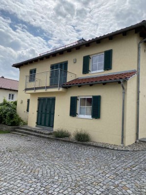 Helle große 2,5 Zimmer Wohnung in Audi Nähe ideal für Pärchen