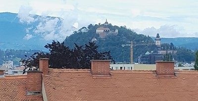 Schöne Kleinwohnung mit Schloßbergblick