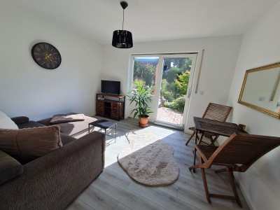 Helle 3-Zimmer Einliegerwohnung in charmantem Einfamilienhaus mit Traumgarten. benutzung.