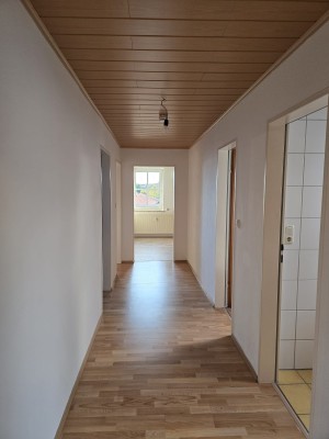 Helle Dachgeschosswohnung im Zentrum von Hemau – ideal für Paare