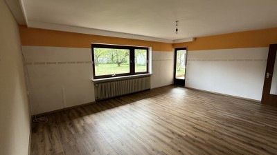 Sehr ruhige, helle und geräumige 3,5 Zimmer Wohnung mit Terrasse in Teublitz