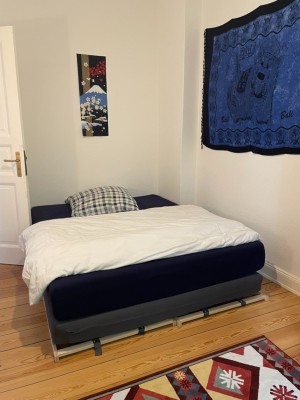 Zentrales llWGZimmer in schöner Altbau-Wohnung, Hamburg-Ottensen ( 2er WG mit Wohnzimmer, großer Küche & Balkon).