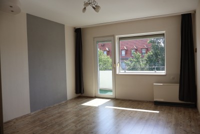 Helle, sanierte 2-Zimmer-Wohnung mit großer Loggia in Berlin-Spandau (privat, provisionsfrei)