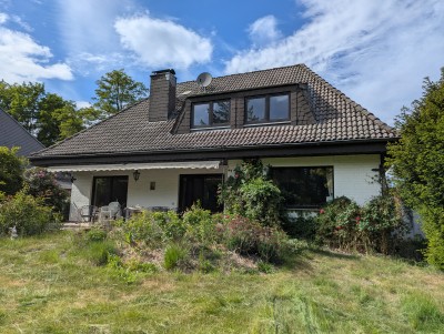 Haus mit Streuobstwiesen und Weide