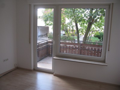 Schöne, gepflegte 3-Zimmer-Terrassenwohnung mit Einbauküche
