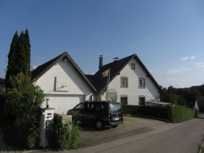 Bunte WG bei Mammendorf (Nähe München/Augsburg/FFB) sucht spätestens zum Oktober einen neuen Mitmenschen