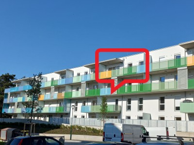 3 Zimmer Dachgeschosswohnung, Einbauküche, 2 Garagenplätze und südseitiger Balkon